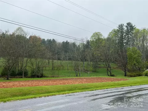 207 Kimzey Rd, Mills River, NC 28759