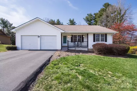 200 Windsor Ct, Hendersonville, NC 28792
