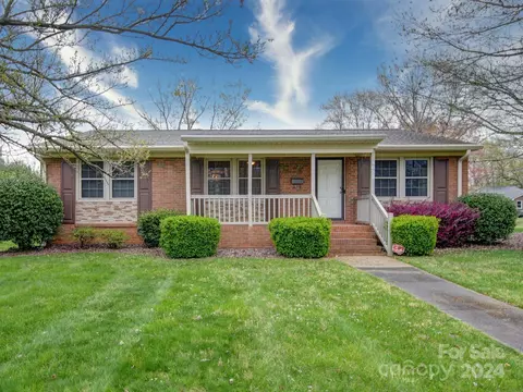 4033 Sudbury Rd, Charlotte, NC 28205