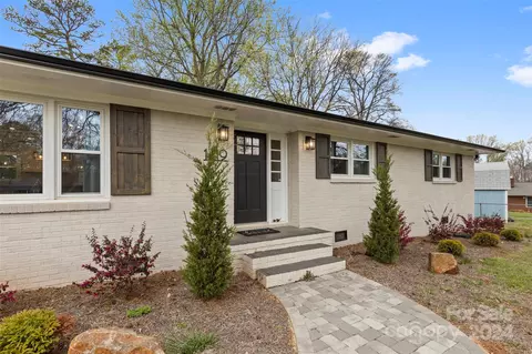 1219 Rockhaven Dr, Charlotte, NC 28216