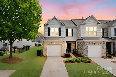 5915 Glassport Ln, Charlotte, NC 28210