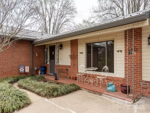 62 Broadview Cir, Brevard, NC 28712 photo 4