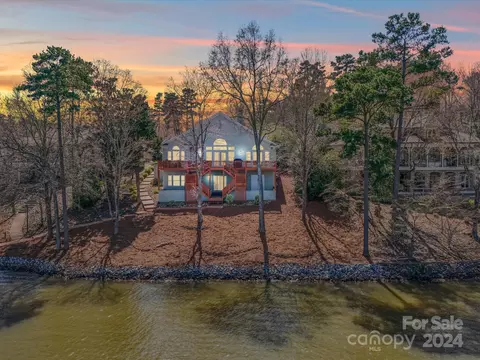 448 Allenton Ferry Dr, New London, NC 28127
