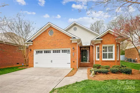 5518 Dunedin Ln, Charlotte, NC 28270