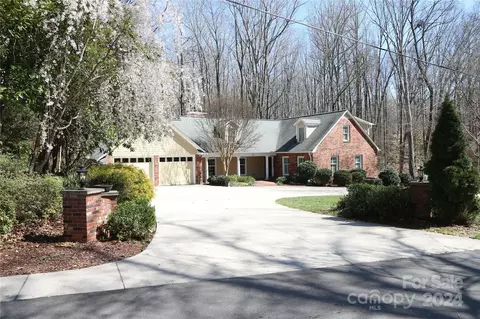 531 Saint Cloud Dr, Statesville, NC 28625