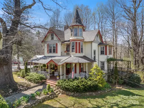 339 Greenville St, Saluda, NC 28773