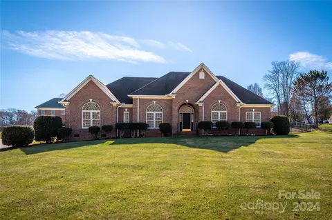 2966 Palmer Ne Dr NE, Conover, NC 28613 photo 2