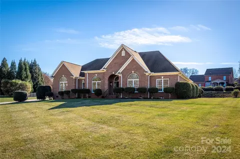 2966 Palmer Ne Dr NE, Conover, NC 28613 photo 3