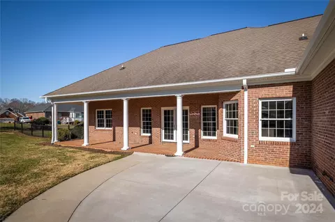 2966 Palmer Ne Dr NE, Conover, NC 28613 photo 5