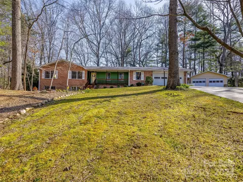 133 E Laurel Ln, Etowah, NC 28729