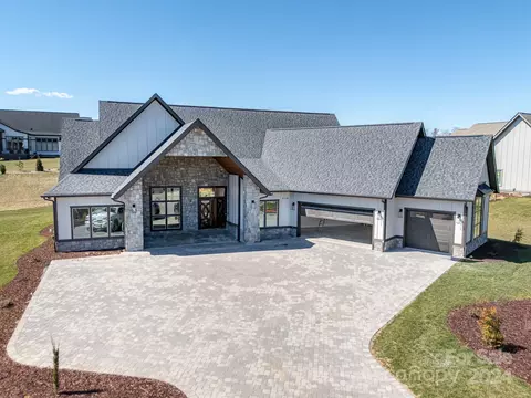 650 Daniel Circle 82 Dr #82, Mills River, NC 28759