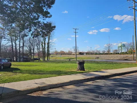 4 14th Se 33 St SE #33, Hickory, NC 28602