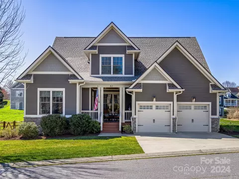 61 Barnrock Dr, Mills River, NC 28759