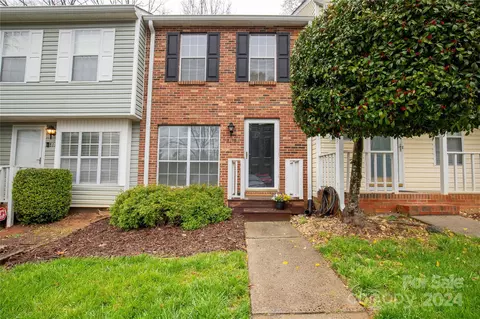 8119 Circle Tree Ln, Charlotte, NC 28277