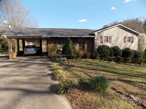4110 Beach Rd, Hudson, NC 28638