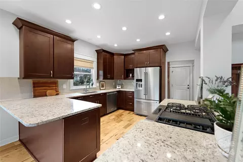 Kitchen - 56 Eugene Ln, Flat Rock, NC 28731 photo 2 of 4