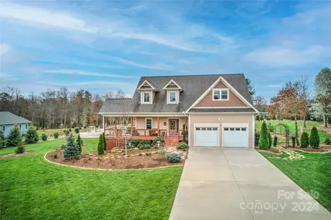 56 Eugene Ln, Flat Rock, NC 28731