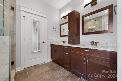 Bath - 56 Eugene Ln, Flat Rock, NC 28731 photo 2 of 3