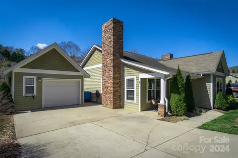 132 Lower Grassy Branch Rd, Asheville, NC 28805
