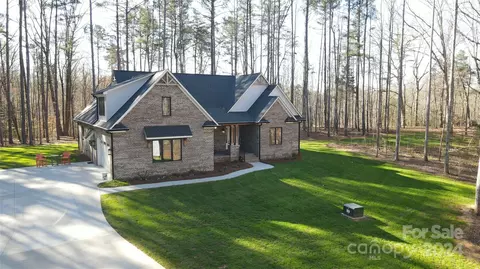 882 Ram Ln, Lincolnton, NC 28092