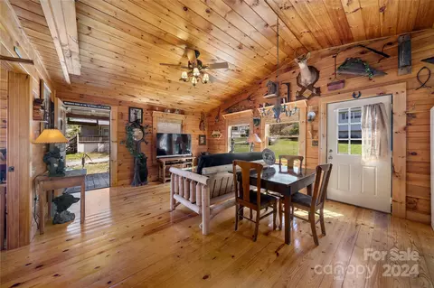 52 Donald Cir, Maggie Valley, NC 28751
