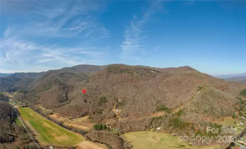 9 Topaz Ln, Tuckasegee, NC 28783