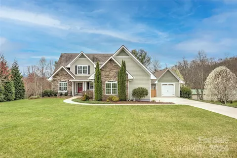 29 Willow Bend Dr, Candler, NC 28715
