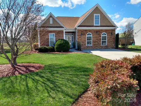 929 Leach Ave, Thomasville, NC 27360