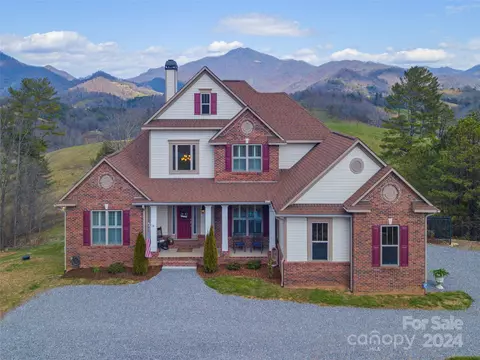 98 Flying Ace Rdg, Waynesville, NC 28785