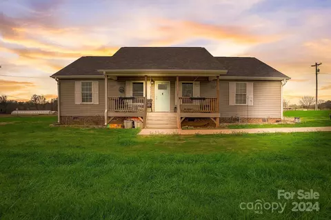 2407 Dellinger Dr, Newton, NC 28658