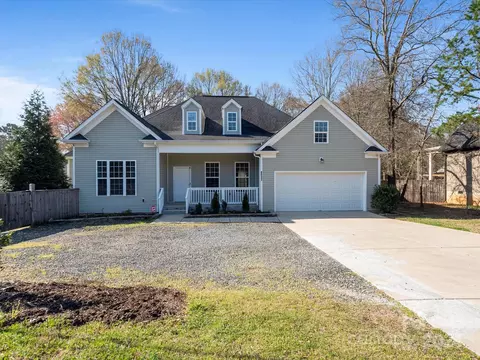 8512 Pence Rd, Charlotte, NC 28215
