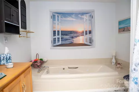 Bath - 5908 Bollinger Loop, Morganton, NC 28655 photo 2 of 4