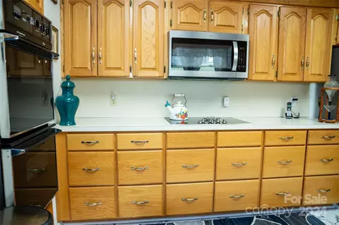 Kitchen - 5908 Bollinger Loop, Morganton, NC 28655 photo 4 of 5