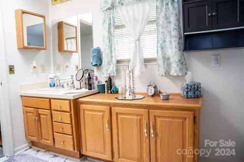 Bath - 5908 Bollinger Loop, Morganton, NC 28655 photo 3 of 4