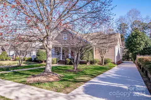 Exterior - 313 Ashby Dr, Davidson, NC 28036 photo 2 of 13
