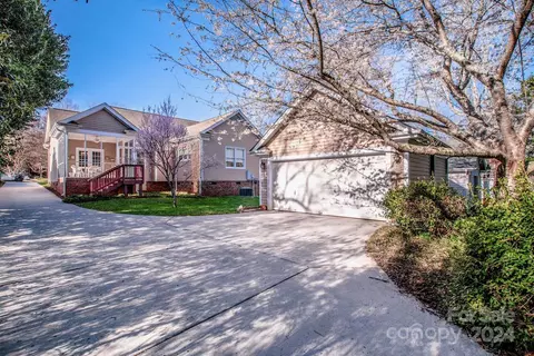 Exterior - 313 Ashby Dr, Davidson, NC 28036 photo 9 of 13