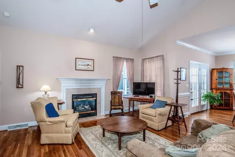 Living - 313 Ashby Dr, Davidson, NC 28036 photo 3 of 4