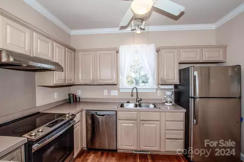 Kitchen - 313 Ashby Dr, Davidson, NC 28036 photo 2 of 4