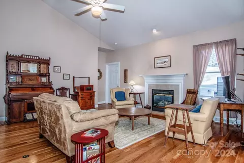 Living - 313 Ashby Dr, Davidson, NC 28036 photo 2 of 4