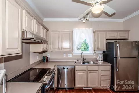 Kitchen - 313 Ashby Dr, Davidson, NC 28036 photo 3 of 4