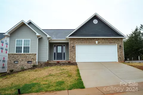 4154 Saltwood Dr, Hickory, NC 28602