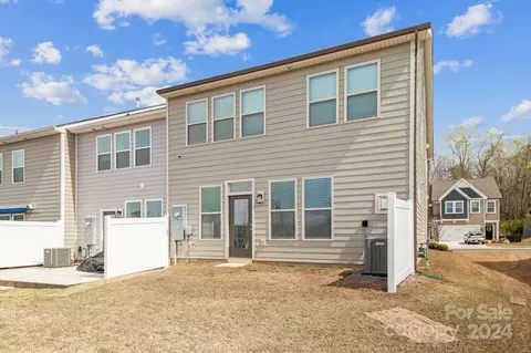 Exterior - 3027 Patchwork Ct, Fort Mill, SC 29708 photo 6 of 7
