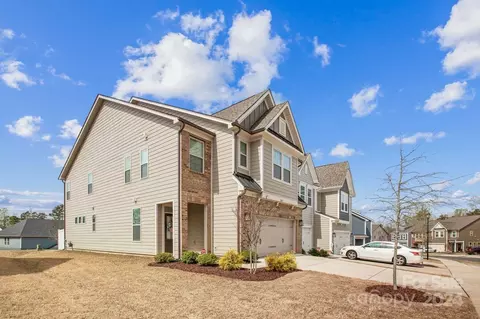 Exterior - 3027 Patchwork Ct, Fort Mill, SC 29708 photo 3 of 7