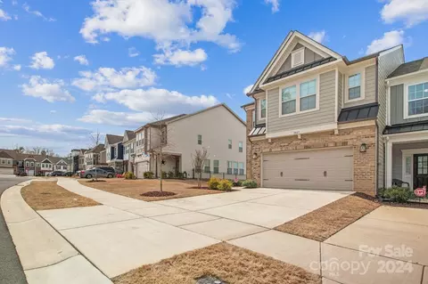 Exterior - 3027 Patchwork Ct, Fort Mill, SC 29708 photo 4 of 7