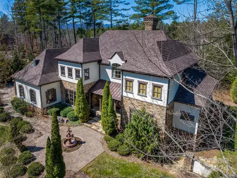 62 Fairsted Dr, Asheville, NC 28803
