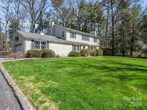 1341 Chanteloup Dr, Hendersonville, NC 28739