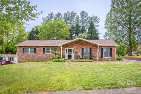 112 Pine St, Morganton, NC 28655