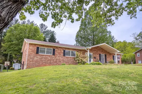 112 Pine St, Morganton, NC 28655 photo 2