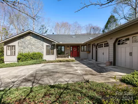 144 Vance Pl, Lake Lure, NC 28746