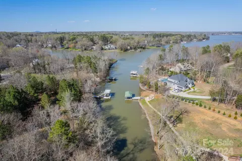 4143 River Oaks Rd, Clover, SC 29710